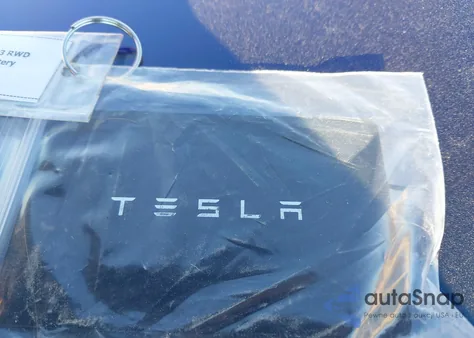 2018 Tesla Model 3 Long Range/Mid Range из США, поврежденный, VIN 5YJ3E1EA6JF038731